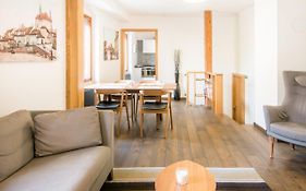 Modern Apartment In A Picturesque 15Th-Century Building